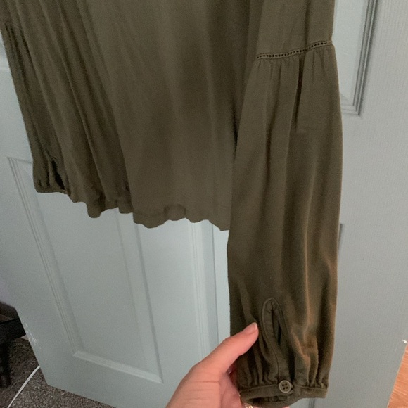 Olive Green Keyhole Top - Picture 3 of 4